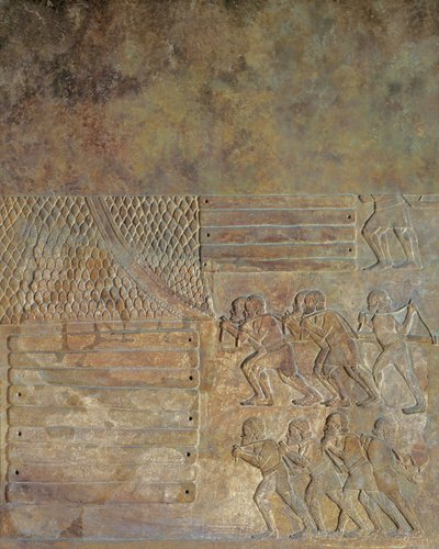 Reliéf zobrazující skladování dřeva na pobřeží před přepravou po moři, z paláce Sargona II., Chorsabád, Irák (kámen) od Assyrian
