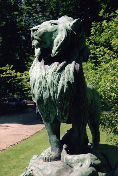 Núbijský lev a jeho kořist, 1870 (bronz) (viz také 252665 a 252666) od Auguste Cain