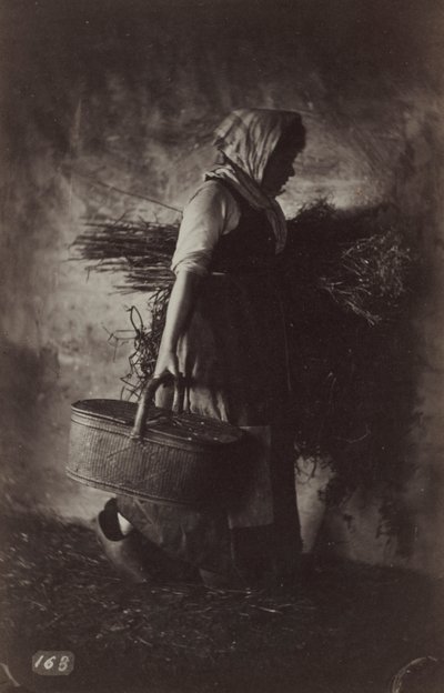 Rolnice nesoucí košík a seno, c. 1870. od Auguste Giraudon