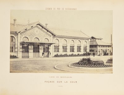 Stanice Montargis, fasáda s výhledem do dvora od Auguste Hippolyte Collard