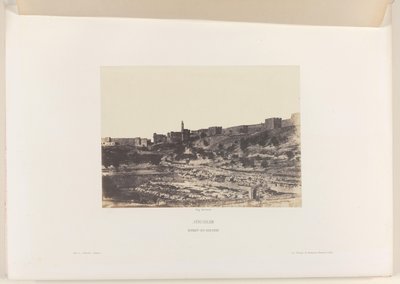Povodí Birket-es-Soultan mimo starou městskou zeď Jeruzaléma Jeruzalém. Birket-es-Soultan (název na objektu) od Auguste Salzmann