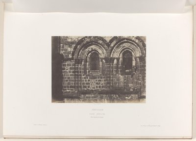 Detail fasády kostela Božího hrobu v Jeruzalémě Jeruzalém. Saint Sepulcre. Partie supérieure de la fasáda (titul na objektu) od Auguste Salzmann