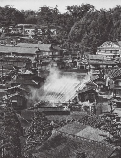 Japonsko: Kusatsu, sirné prameny (čb foto) od Axel von Graefe
