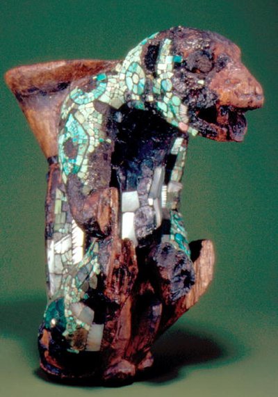 Fragment okřídleného hada (mozaika a dřevo) od Aztec