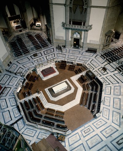 Pohled na osmiboký mramorový chór vyrobený Baccio Bandinelli (1488-1560) (Bartolommeo Brandini), uvnitř katedrály ve Florencii (Duomo Santa Maria del Fiore). 1555, Florencie, Itálie od Baccio Bandinelli