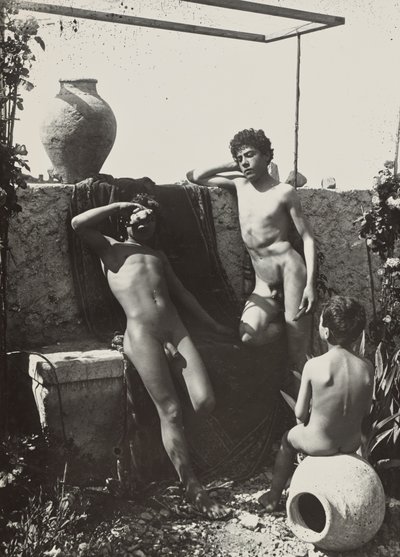 [Tři chlapci na zahradě] od Baron Wilhelm von Gloeden
