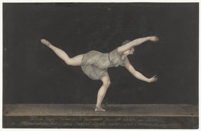 Tanečnice Annette Köbler, performerka Pas-de-Zephir od Bartholomeus Ziesenis