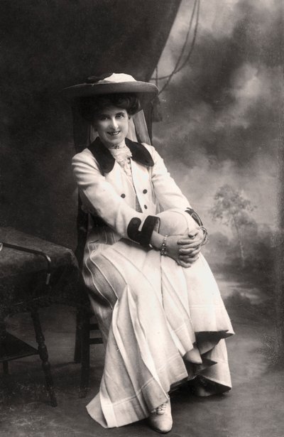 Decima Moore 1871-1964, anglická herečka, 1907. od Bassano Studio