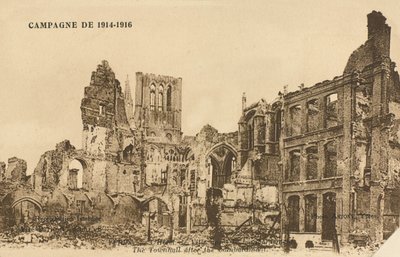 Hotel de Ville po bombardování, Ypres, 1915 od Belgian Photographer