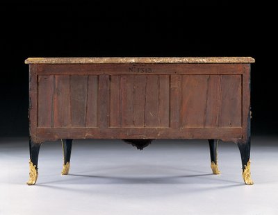 Commode, cca 1745 (japonský lak namontovaný na ormolu a ebonizované dřevo) od Bernard van Risenburgh II