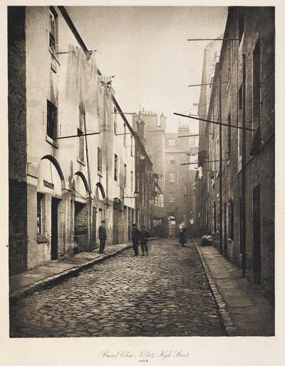 Broad Close No. 167 High Street, od The Old Closes a Streets of Glasgow od British School