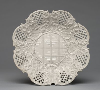 Talíř, vyrobený Staffordshire Factory, Anglie, kolem roku 1760 od British School