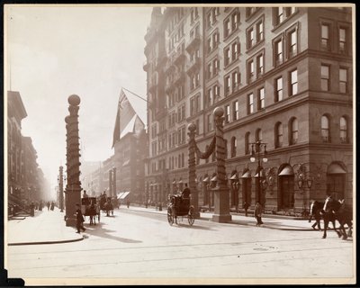 Dekorace pro Dewey Parade v hotelu Waldorf Astoria, 33. ulice a 5. Avenue, New York, 1899 (potisk stříbrné želatiny) od Byron Company