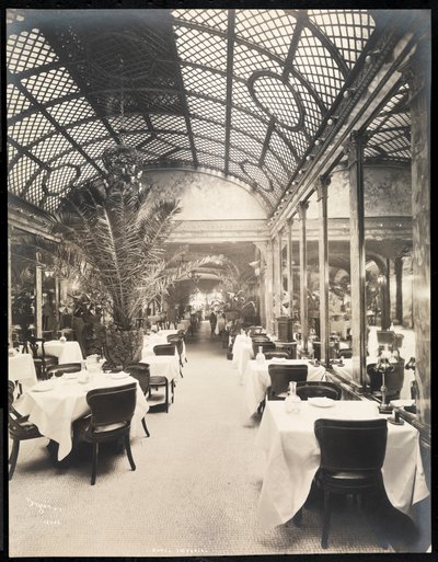 Jídelna v hotelu Imperial, 1904 (stříbrný želatinový tisk) od Byron Company