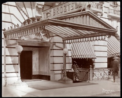 Vchod do hotelu Broztell, 3 East 27th Street, New York, 1906 (stříbrný želatinový tisk) od Byron Company