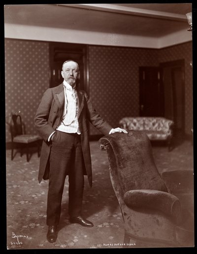 Henry Arthur Jones, 1905 (stříbrný želatinový tisk) od Byron Company