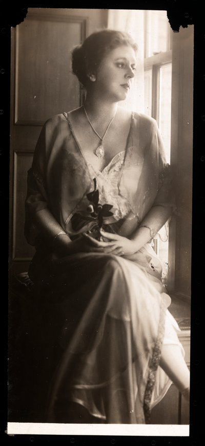 Portrét Jobyny Howlandové, 1908-9 (stříbrný želatinový tisk) od Byron Company