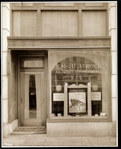 Výloha společnosti En Route Service, Inc., v hotelu Savoy Plaza, 59. ulice a 5. avenue, New York, 1928 (stříbrný želatinový tisk) od Byron Company