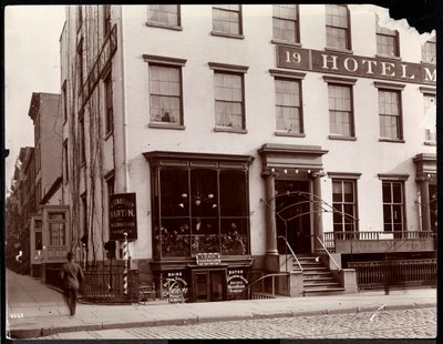Hotel Martin na 19 Lafayette Place, New York, 1896 (stříbrný želatinový tisk) od Byron Company