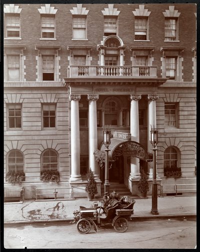 The Hotel Somerset, 150 West 47th Street, New York, 1904 (stříbrný želatinový tisk) od Byron Company