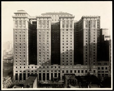 Pohled na jižní stranu hotelu Pennsylvania, 7th Avenue a 32nd Street, New York, 1919 (stříbrný želatinový tisk) od Byron Company