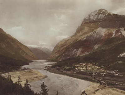 Field, Britská Kolumbie a Mount Stephen (barevné foto) od Byron Hill Harmon