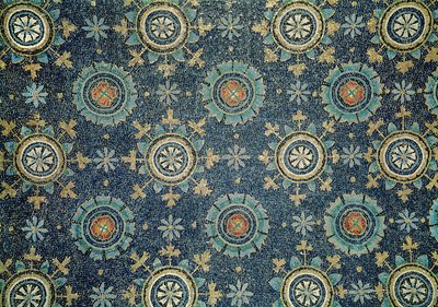 Detail květinové výzdoby z mozaiky klenby od Byzantine