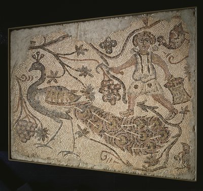 Podlahový mozaikový panel: Sklízeč hroznů s pávem, 400. léta od Byzantine