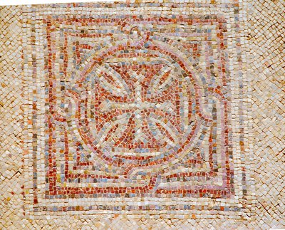 Detail kříže z mozaikové podlahy byzantského kostela v Shoham, Izrael, cca 5. století našeho letopočtu (mozaika) od Byzantine Byzantine