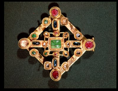 Brož v podobě řeckého kříže (zlato a drahé kameny) od Byzantine School