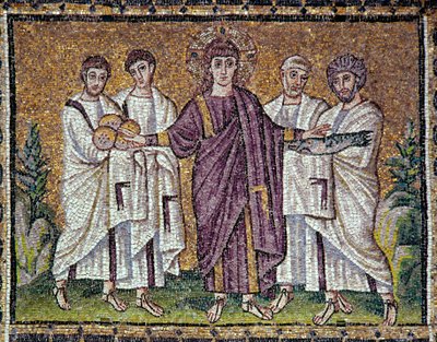 Byzantské umění: Mozaika "Rozmnožení chleba a ryb" ze 6. století. Bazilika svatého Apolináře Devátého v Ravenně (Sant