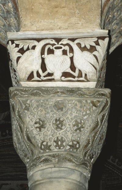 Zdobený kapitál z interiéru od Byzantine School