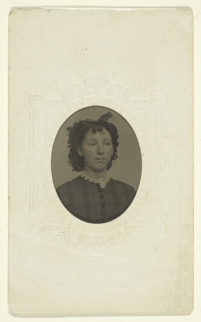 Portrét Violy Meadové od C. W. Mitchell