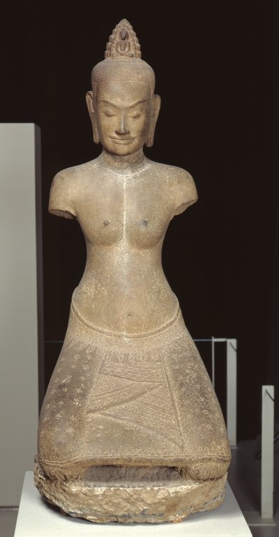 Socha Jayarajadevi v masce buddhistického božstva Tara nebo Prajnaparamita (pískovec) od Cambodian School