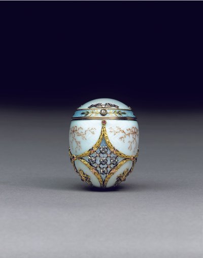 Vzácná dvoubarevná vaječná bonboniéra zdobená drahokamy, 1896-1908 od Carl Fabergé