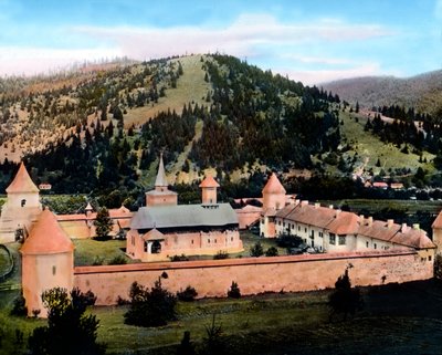 Rumunsko, Bukovina, klášter Sucevita v údolí říčky Sucevita, datum snímku: kolem roku 1920. Archiv Carla Simona od Carl Simon