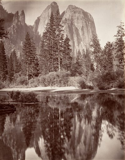 Zrcadlový pohled na Cathedral Rocks, Yosemite, ca. 1872, vytištěno ca. 1876. od Carleton E. Watkins.