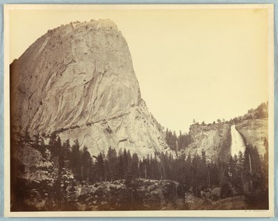 Mount Broderick, Nevada Falls, 700 stop, Yosemite od Carleton E. Watkins