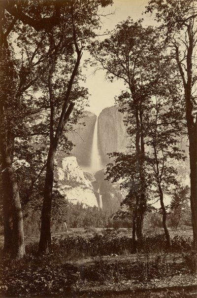 Yosemitské vodopády, 2634 ft. od Carleton E. Watkins