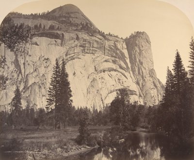 Severní kupole vlevo - Royal Arches - Washingtonův sloup, 1861, Yosemite. od Carleton Emmons Watkins