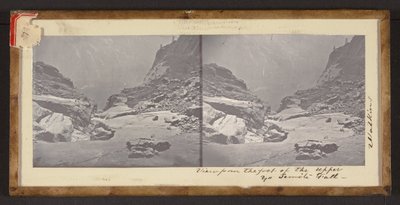 Pohled z úpatí vodopádu Upper Yo Semite od Carleton Watkins
