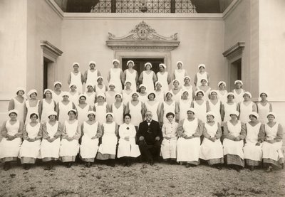 Skupinová fotografie psychiatrické sestry během první světové války od Carlo Wulz