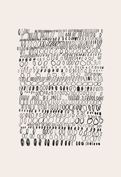 Mřížka z přírodních oblázků od Catalina Somolinos