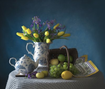 Jarní tulipány a čerstvé ovoce od Catherine Wang