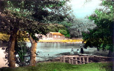 Ruswarp Dam, Whitby, North Yorkshire, 1926. od Cavenders Ltd
