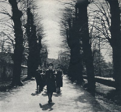 Kostelní průvod, 1941 od Cecil Beaton