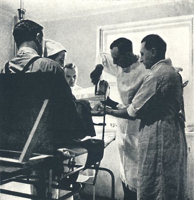 Rekonvalescent - Poškozený kotník, 1941 od Cecil Beaton