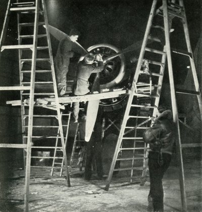 Letová mechanika, také W.A.A.F. Obchod, c1943. od Cecil Beaton
