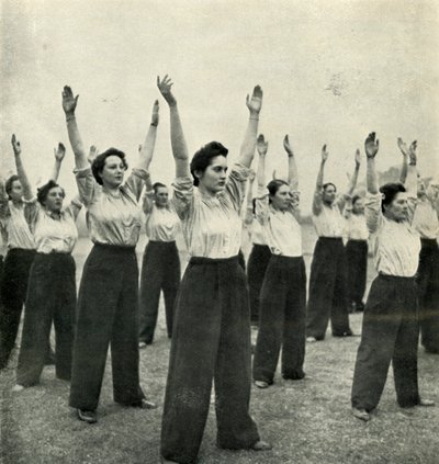 Fyzický trénink v náborovém skladu, c1943. od Cecil Beaton