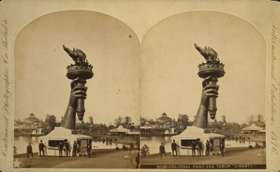 Kolosální ruka a pochodeň „Liberty“ na výstavě Philadelphia Centennial Exhibition, 1876 od Centennial Photographic Co.